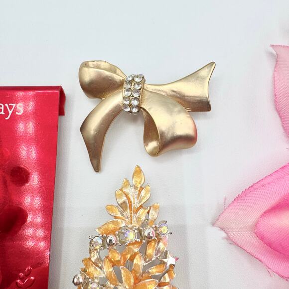 Christmas Brooch Pin Lot Vintage To Now Holiday Noel Festive Fun Xmas 17 Pieces - Picture 10 of 16
